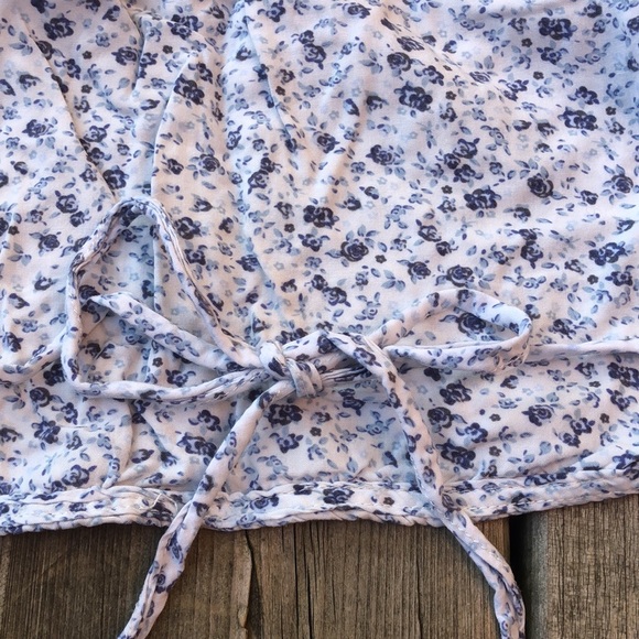 Floral “Handkerchief” Crop Top GARAGE (Size XS) - Picture 5 of 6